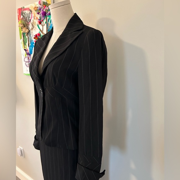 Bergamo Studio Suit - Picture 3 of 12